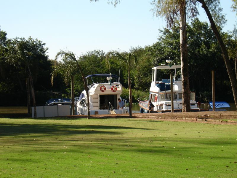 Baí­a Interna da Marina das Flores - Abrigada e livre de ventos e marolas.