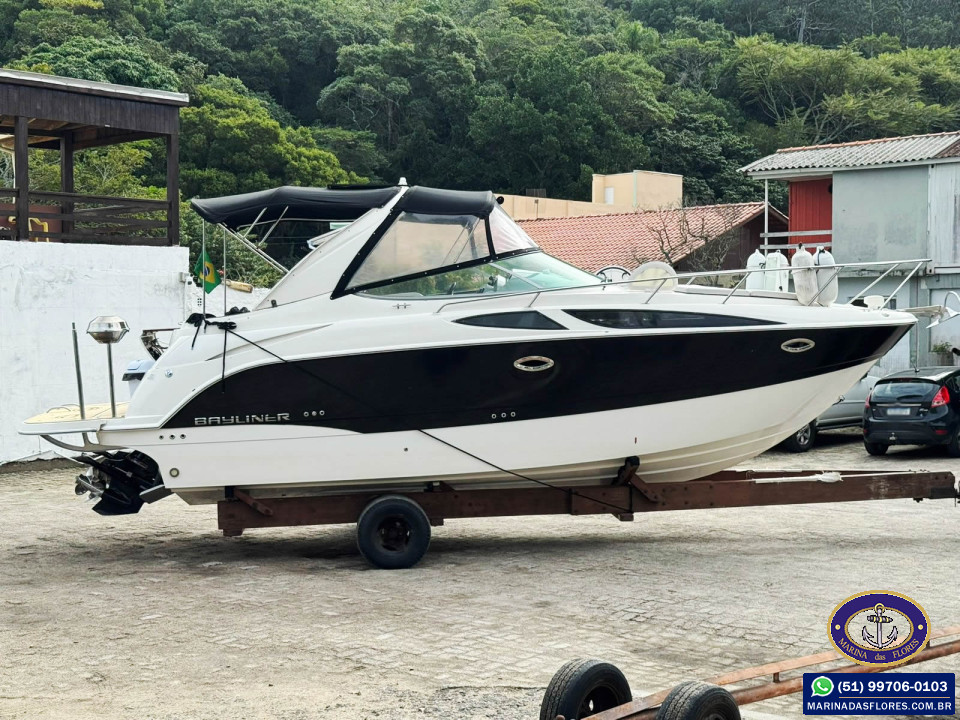Lancha Bayliner 330